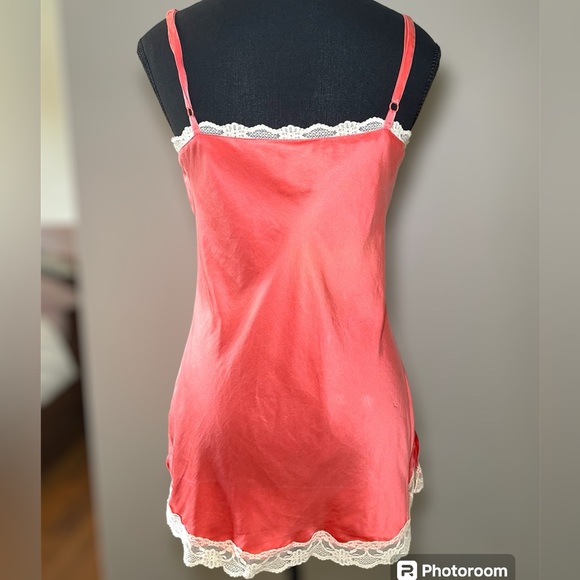 OLD NAVY SILK CAMISOLE. SIZE M. - Picture 3 of 7